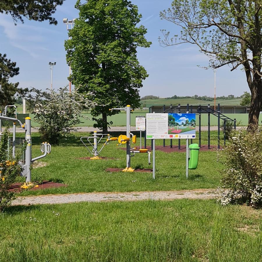 Hotel Louise'S Camper Neusiedl an der Zaya Esterno foto