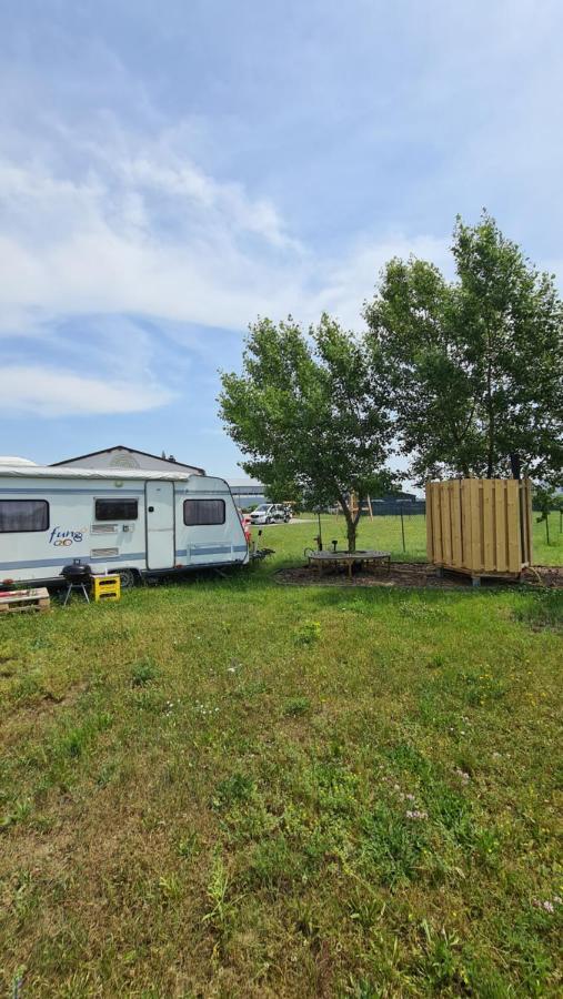 Hotel Louise'S Camper Neusiedl an der Zaya Esterno foto